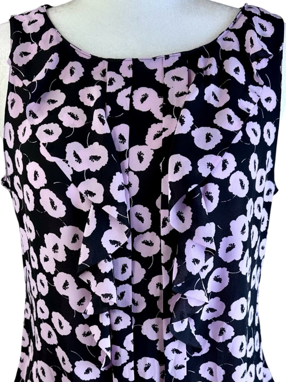 LOFT Black Sleeveless Blouse with Lilac Floral Pattern and Front Ruffle Size LP - Picture 4 of 11